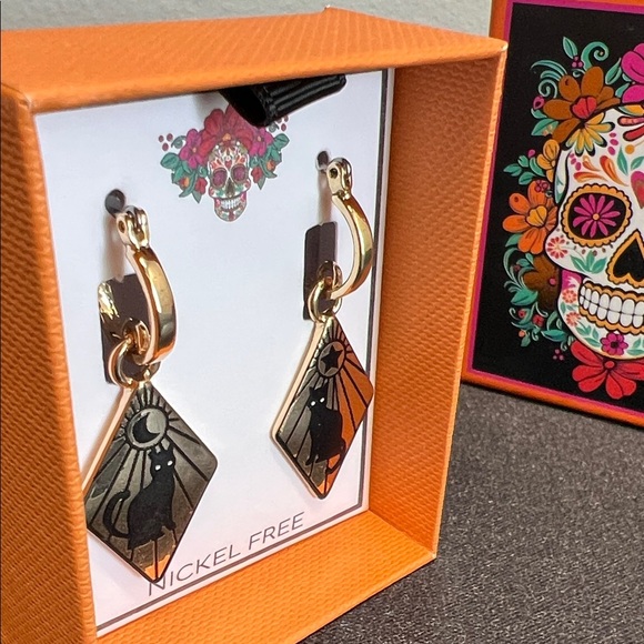 Black Cat 🐈⬛ Earrings - Picture 3 of 4